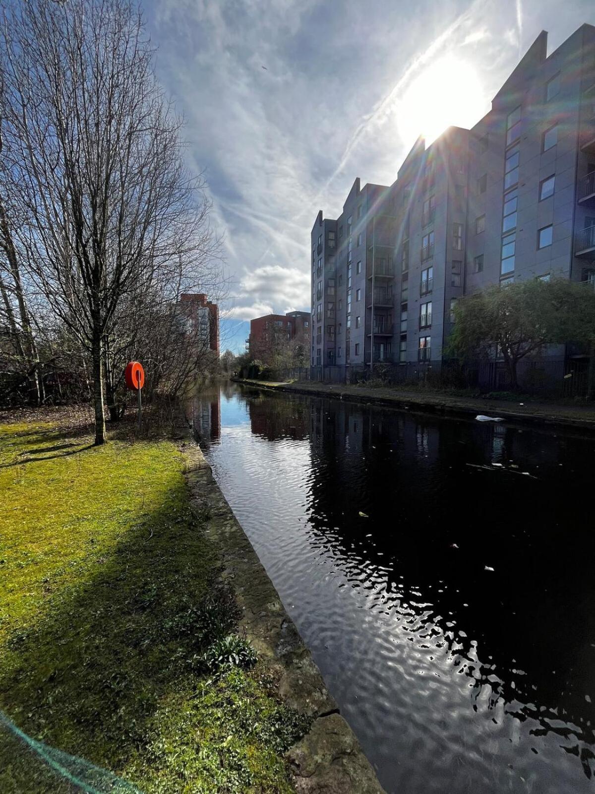Serene 2-Bed Flat With Canal Views - Coop Live & Ethiad Mánchester Exterior foto