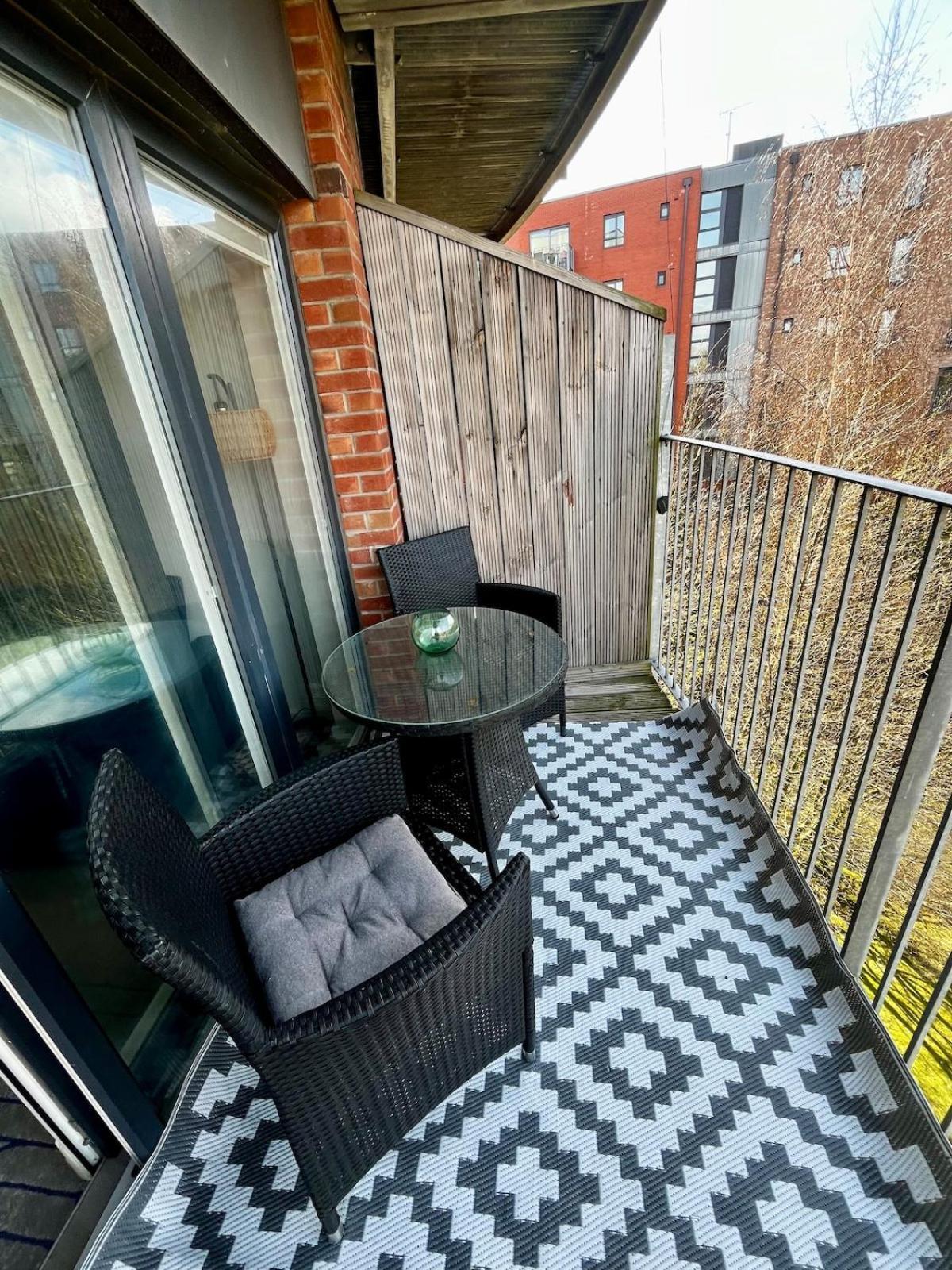 Serene 2-Bed Flat With Canal Views - Coop Live & Ethiad Mánchester Exterior foto